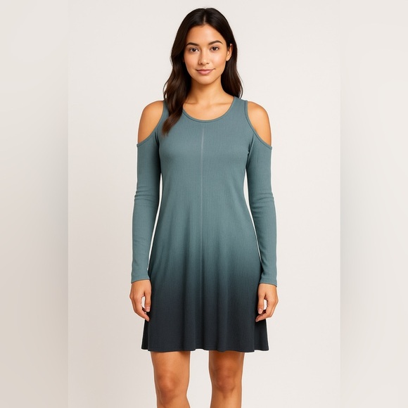 Final Touch Dresses & Skirts - Final Touch Ombre Could Shoulders dress Size Medium